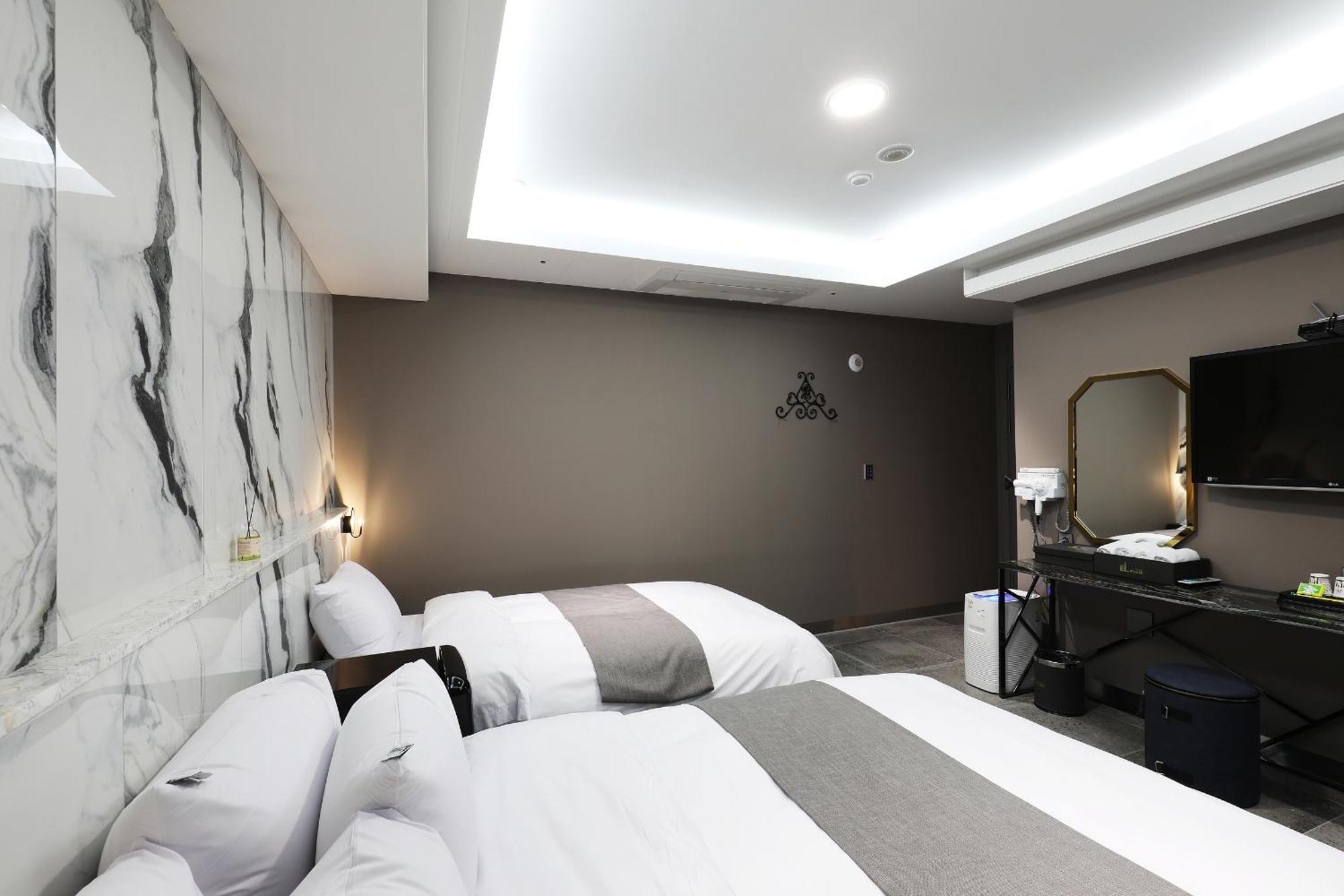 El Tower Hotel Gunsan Eksteriør bilde